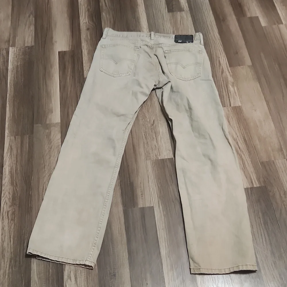 Levi's 514 Size 33 x 30  tan Jeans